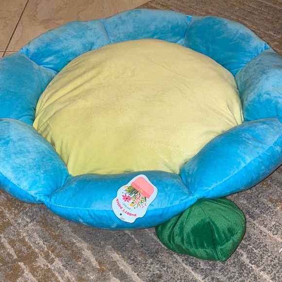 PUPPYS PATCH PET BED - Picture 1 of 5